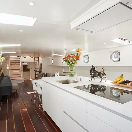 Botel Luxurious 110m² 3br Houseboat In Centre!
