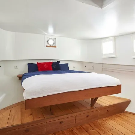 Luxurious 110m² 3br Houseboat In Centre!