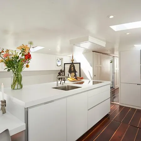 Πλωτό κατάλυμα Luxurious 110m² 3br Houseboat In Centre!