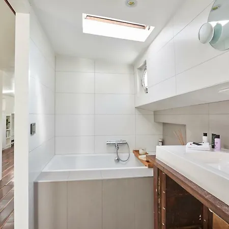 Luxurious 110m² 3br Houseboat In Centre! Πλωτό κατάλυμα *