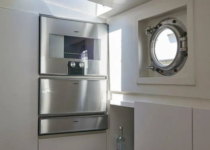 Botel Luxurious 110m² 3br Houseboat In Centre!