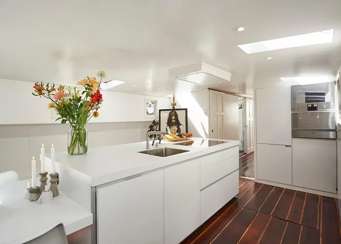 Botel Luxurious 110m² 3br Houseboat In Centre!