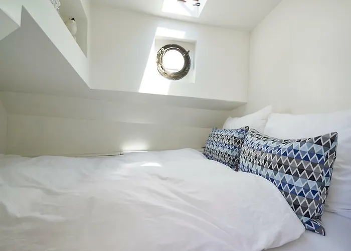 Luxurious 110m² 3br Houseboat In Centre! Hotel en barco Ámsterdam